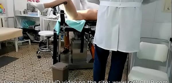  Orgasm for mature woman on gyno chair